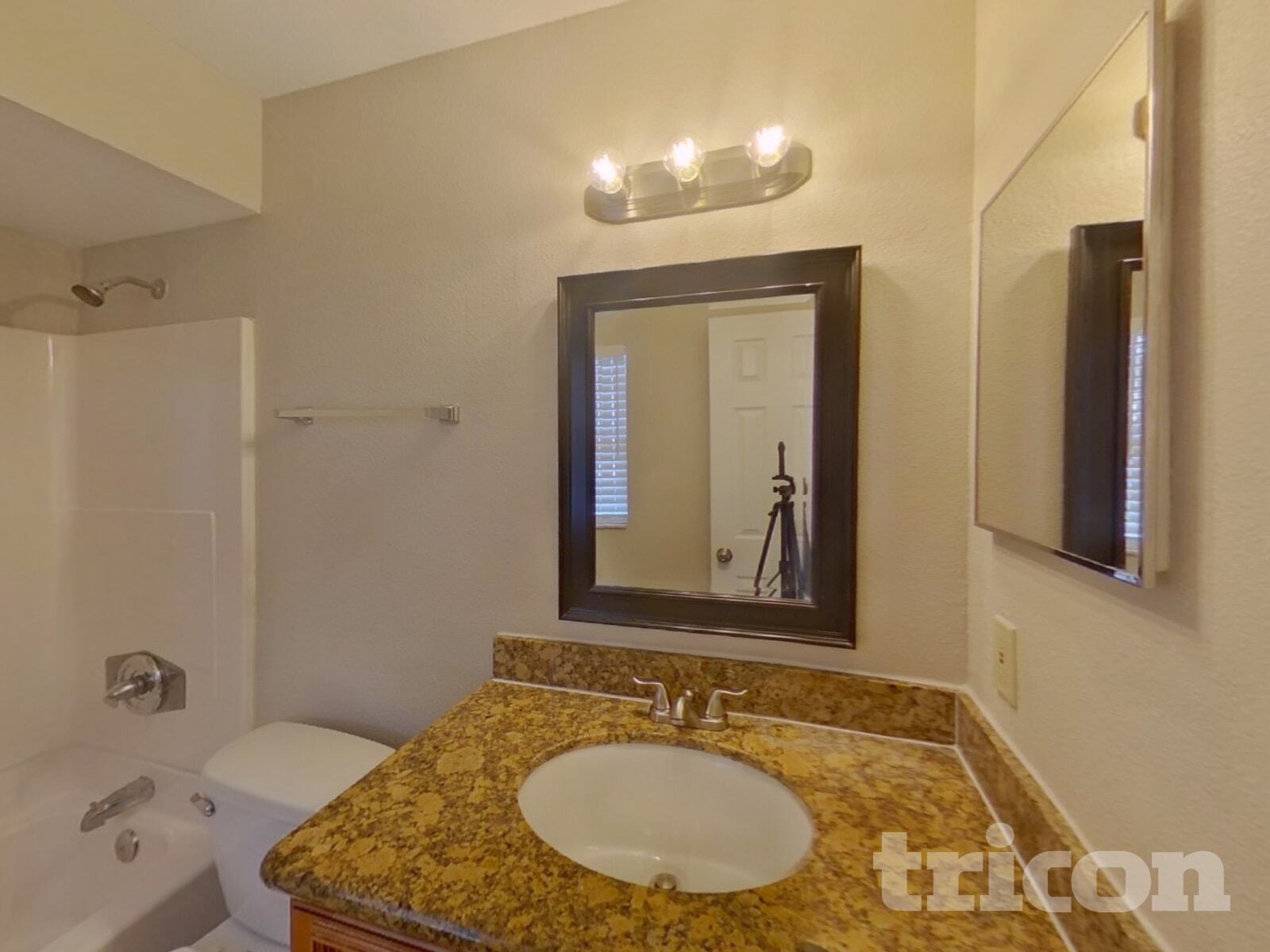 Building Photo - 1101 Seffner Valrico Rd