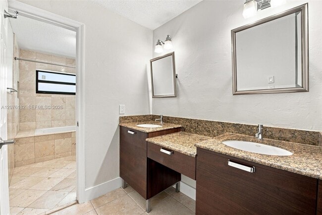 Building Photo - 6820 SW 128th Ct
