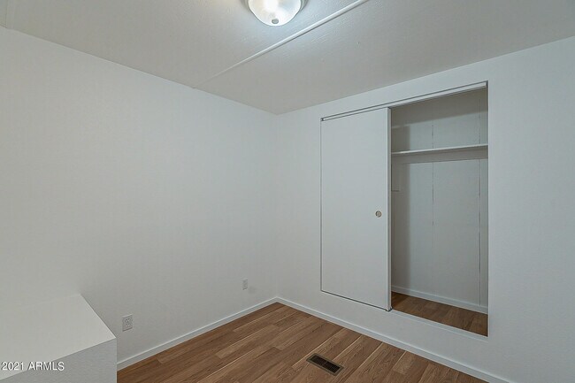 Building Photo - 334 N 83rd St