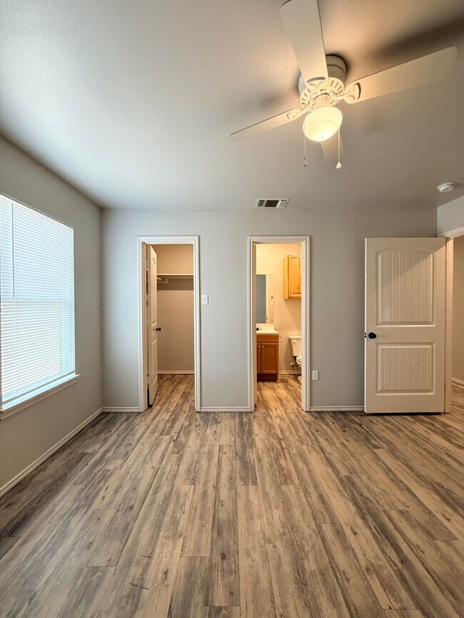 Building Photo - 1716 E 14th St