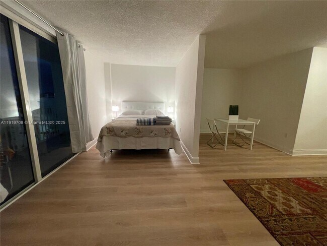 Building Photo - 1255 Collins Ave