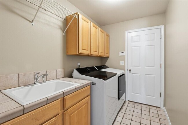 Building Photo - 5Bd/4Ba Marysville Home