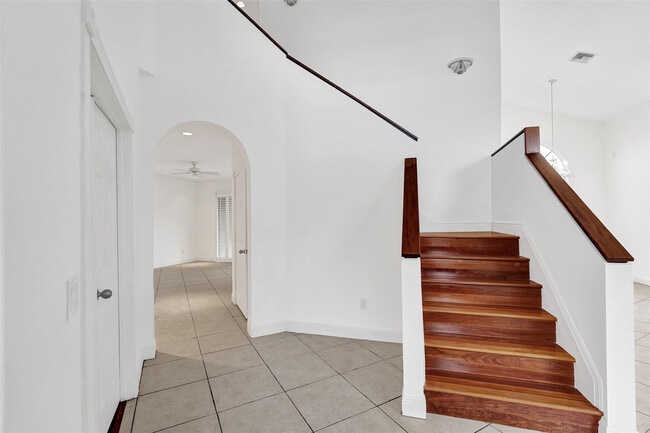 Building Photo - 10902 Tamoron Ln