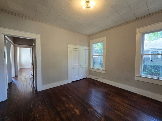 Building Photo - 607 18th St