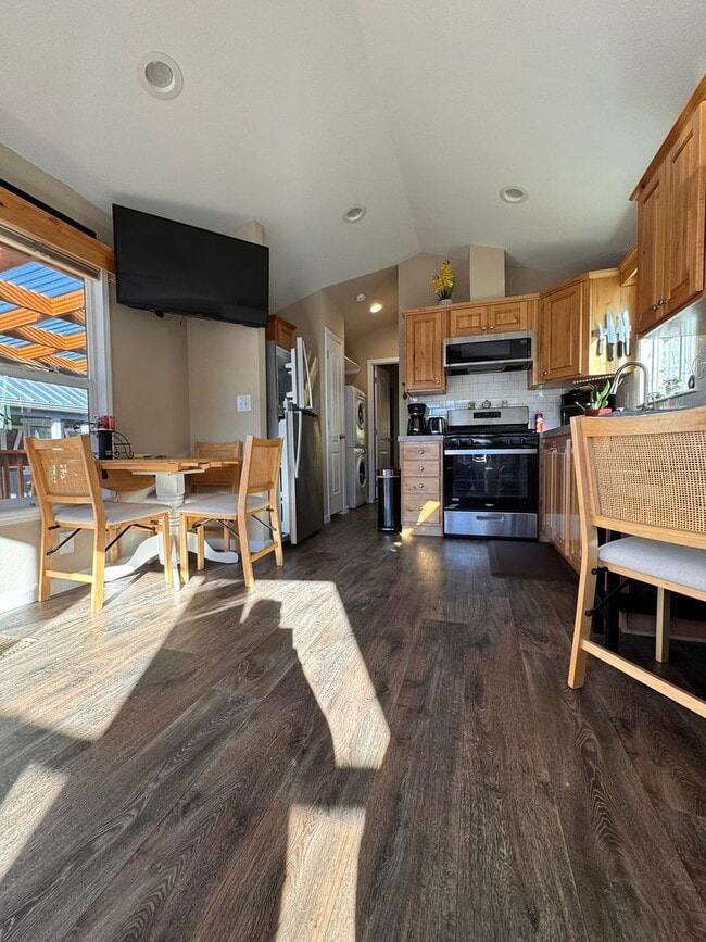 Building Photo - BRING YOUR ATV - JUST MINUTES FROM THE DUNES!