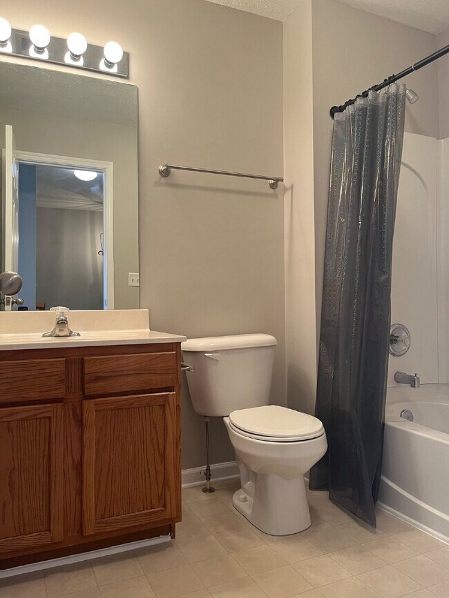 Building Photo - Charming 2 Bed, 2.5 Bath Townhouse in Nashville - Perfect Rental Opportunity!