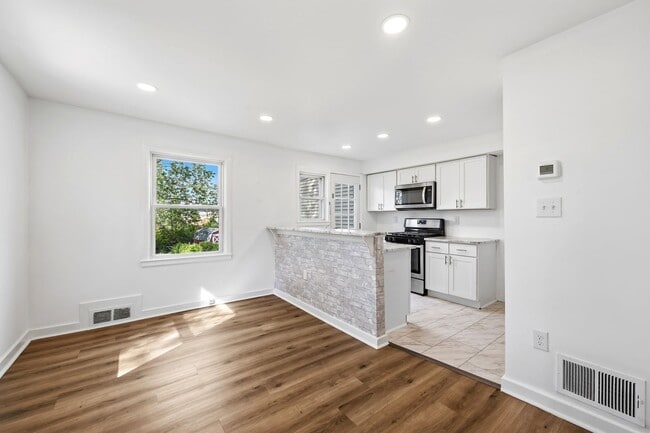 Building Photo - MOVE IN READY!! Freshly Updated 3-Bedroom Home for Rent