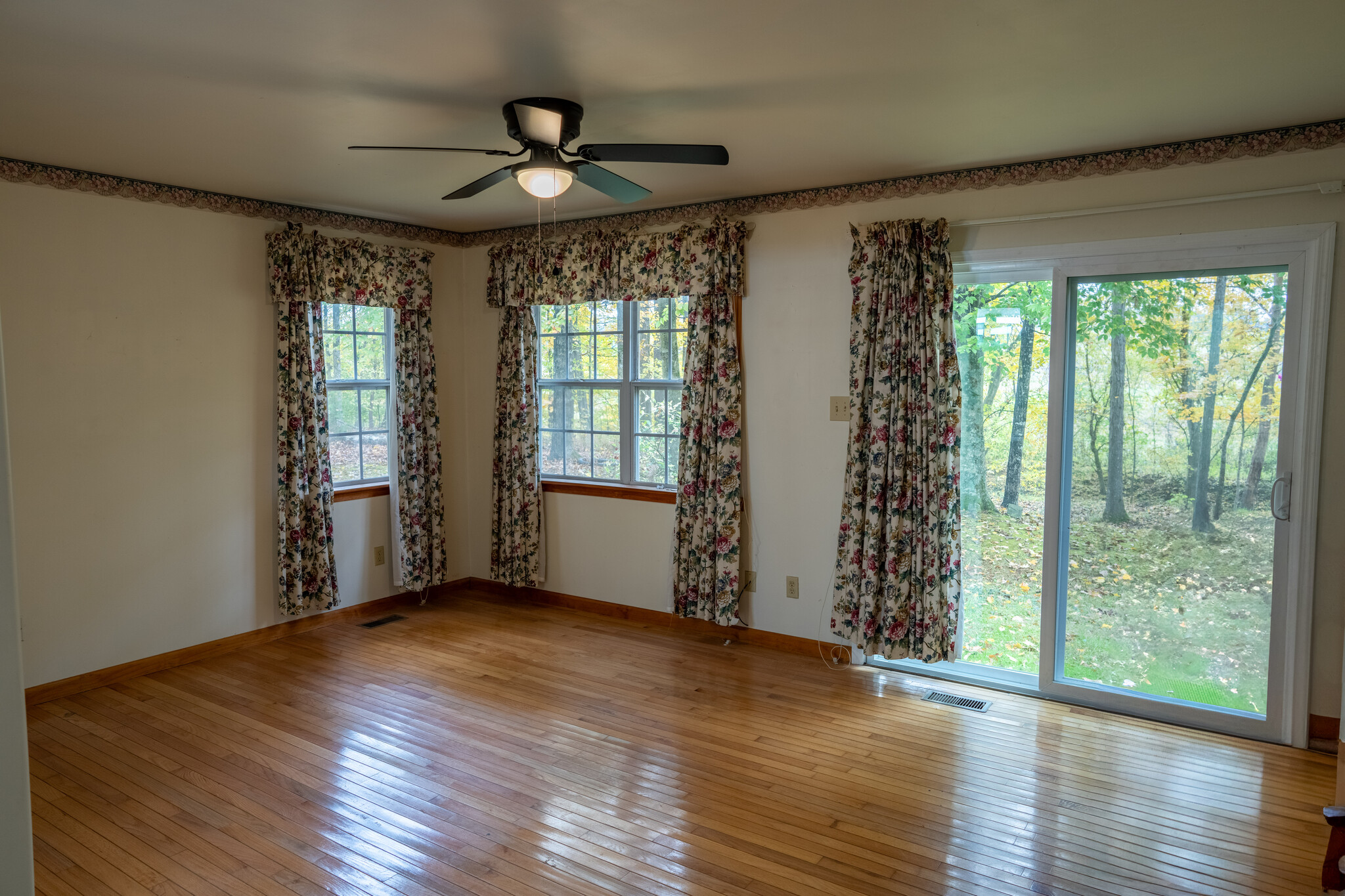 Master with door to steps into the front yard. - 1077 Keener Rd