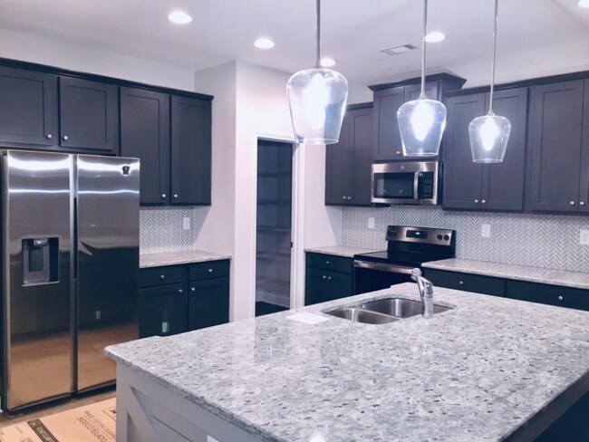 Building Photo - 571 Omnia Ct
