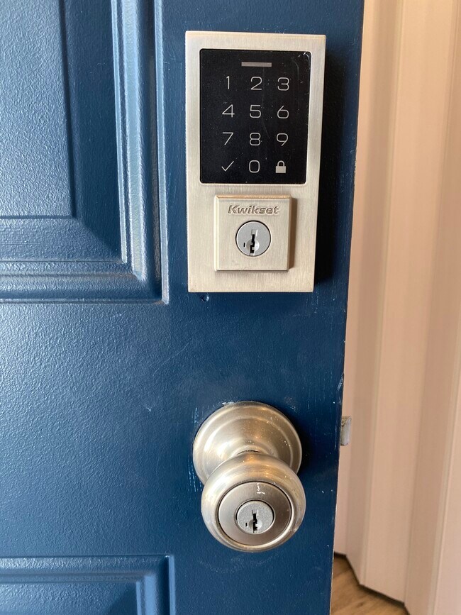 Building Photo - 1622 McCullough Ave NE