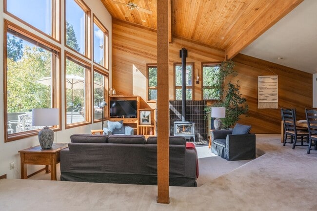 Building Photo - 283 Monterey Pine Rd