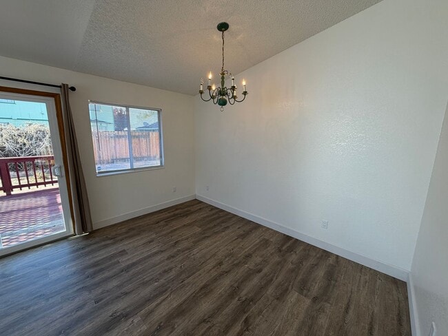 Building Photo - Cute 3 Bedroom Home in Sparks!