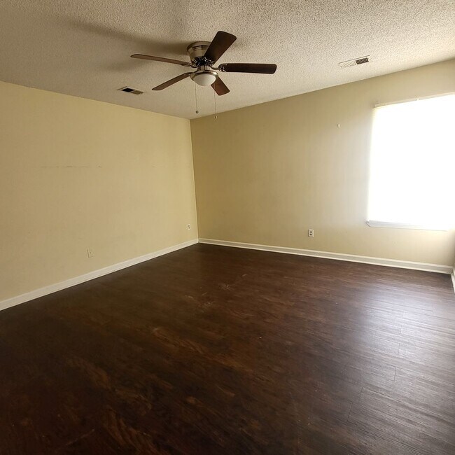 Building Photo - 639 Ed Beckham Rd