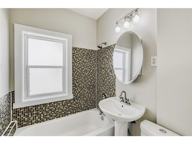 Building Photo - 1683 Minnehaha Ave E