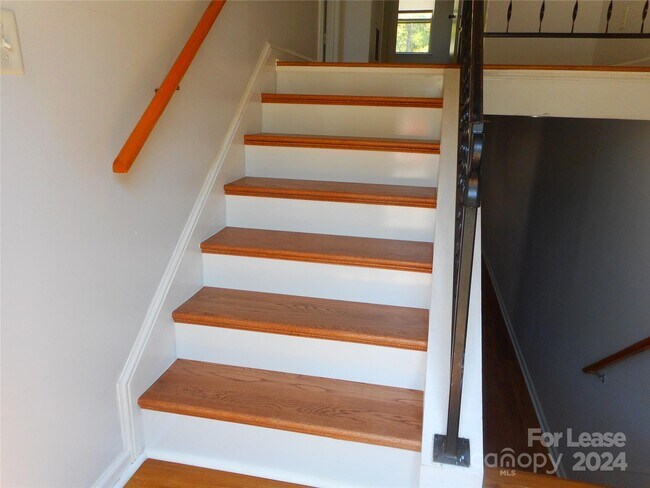 Building Photo - 10921 Hunter Trail Ln