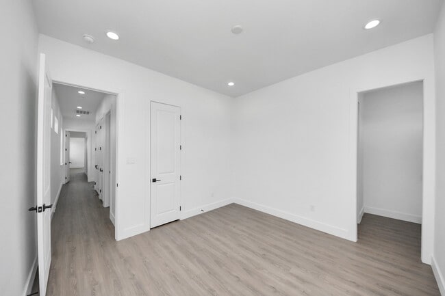 Building Photo - 4129 E Toliver St