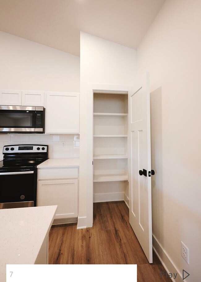 Building Photo - 513 Briarbrook Ln
