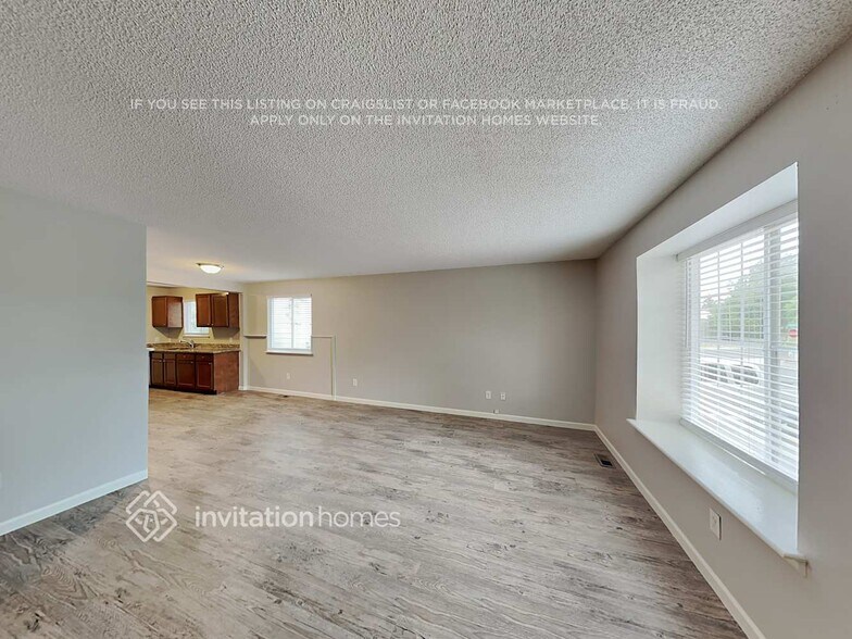 Building Photo - 17525 E Union Dr
