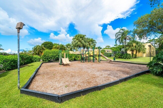 Building Photo - 16422 Straw Way
