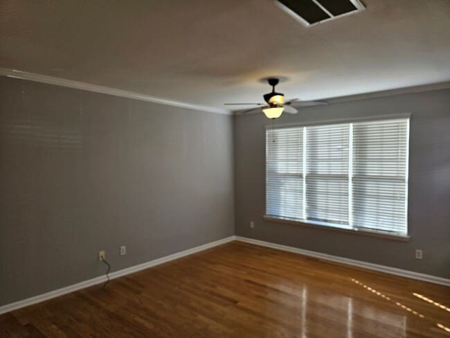 Building Photo - Charming 2br/2.5ba in Delta Lake, end unit townhome! Available now!