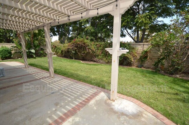 Building Photo - 658 Avenida Valencia