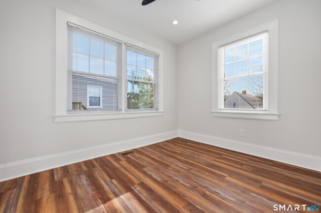 Building Photo - 60 Walter Ave