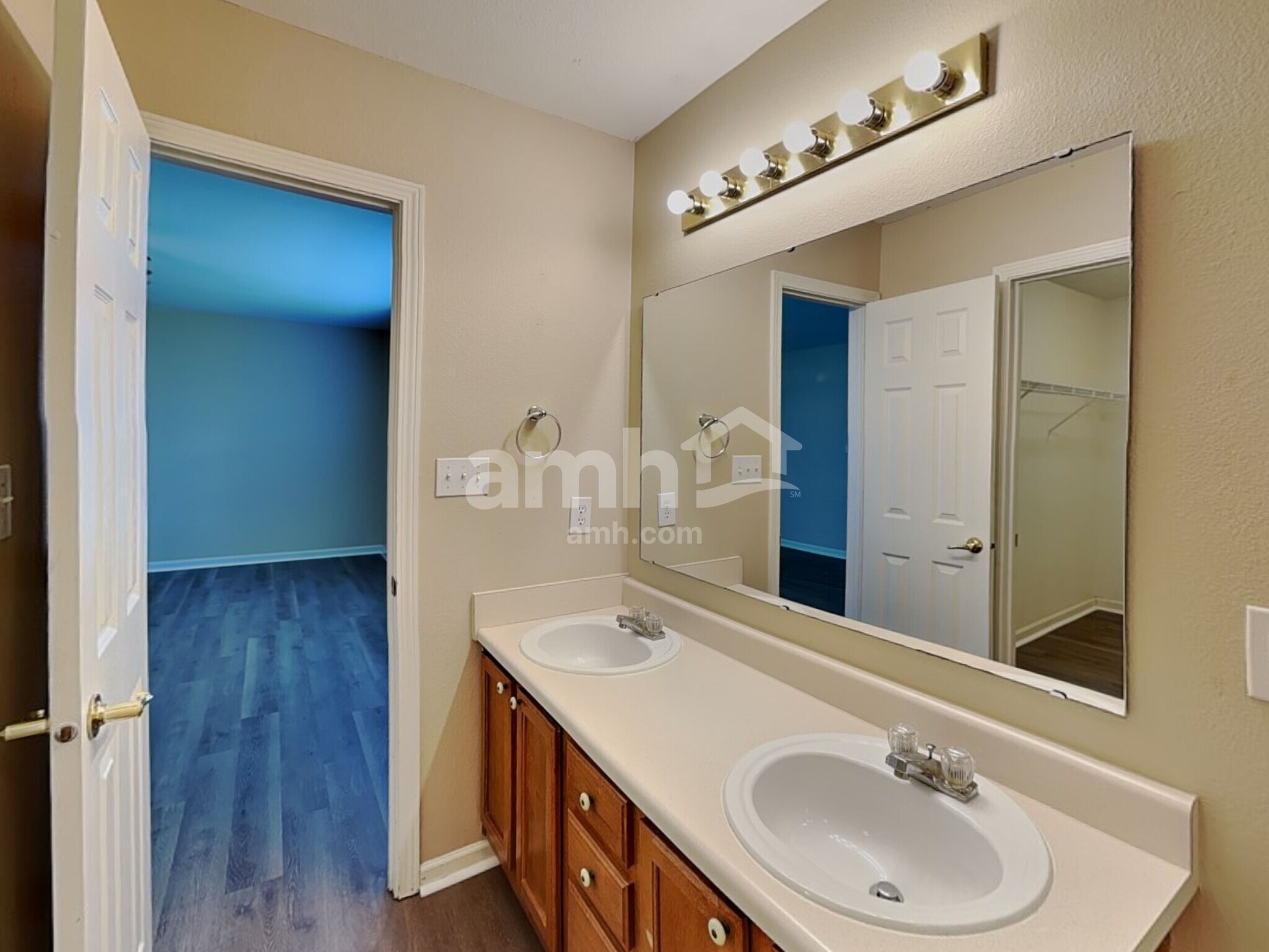 Building Photo - 322 Brookview Dr