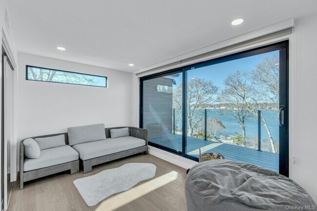 Building Photo - 10 Bay View Dr