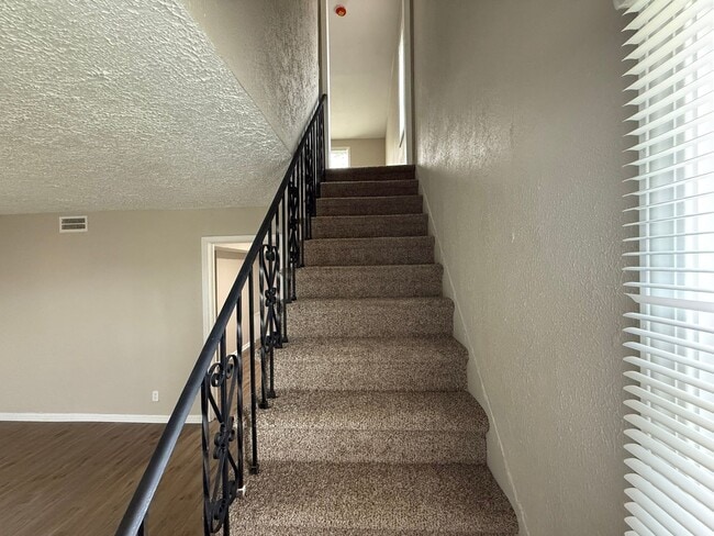Building Photo - Renovated 4-Bedroom Home – We Welcome Sect...