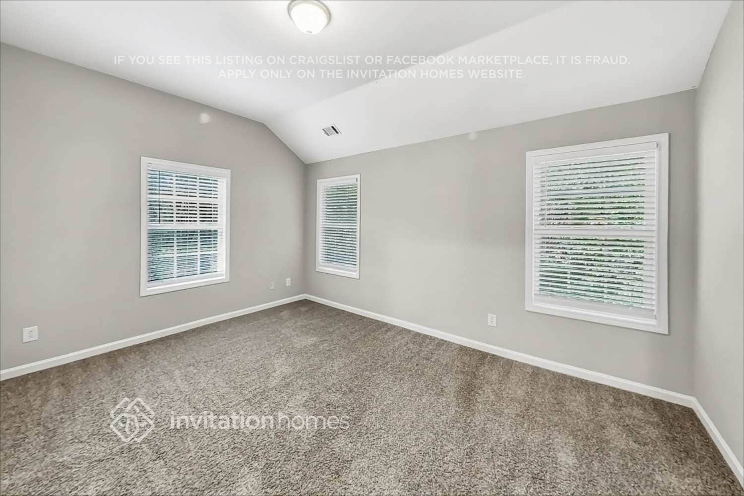 Building Photo - 8920 Watersedge Ct