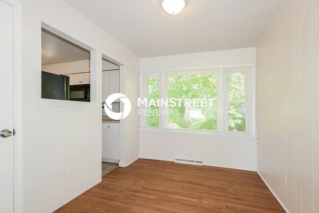 Building Photo - 3 Bedroom Pet-Friendly Home in St. Louis, MO with Main Street Renewal