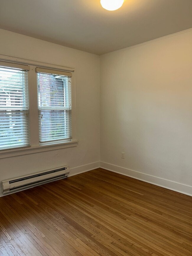 Building Photo - Renovated 1BD/1BA in charming brick cottages