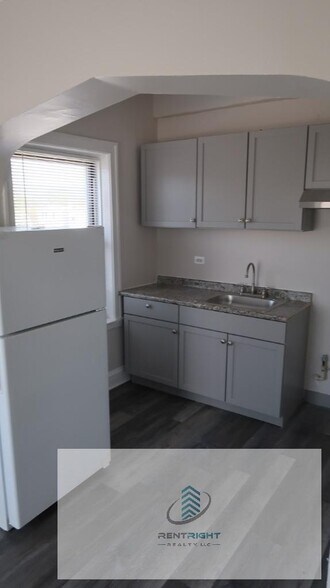 Building Photo - 4477 N Elston Ave