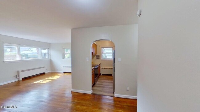 Building Photo - 31 Parkwood St