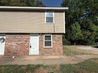 Building Photo - 318 E Redwood St