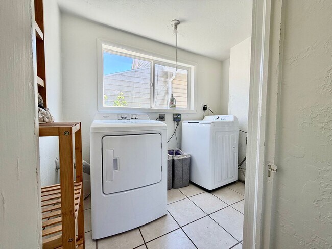Building Photo - Updated 3-Bedroom Home Near Downtown & University of Utah
