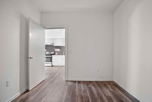 Building Photo - 841 Beacon St