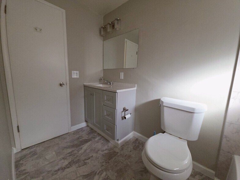 Bathroom - 209 S Hooker St