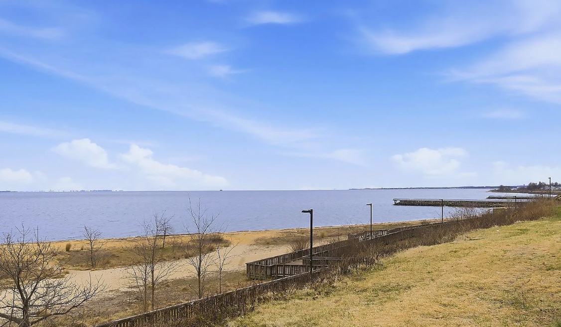 Building Photo - 239 Shoreland Cir