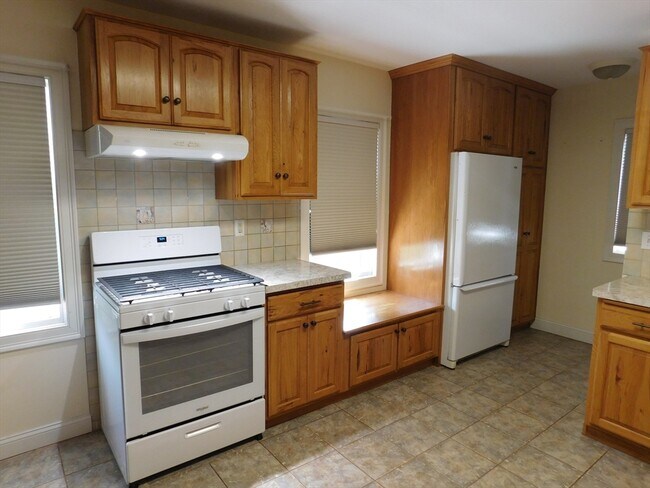 Building Photo - 67-69-69 Angeline St