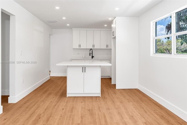 Building Photo - 1046 Jann Ave