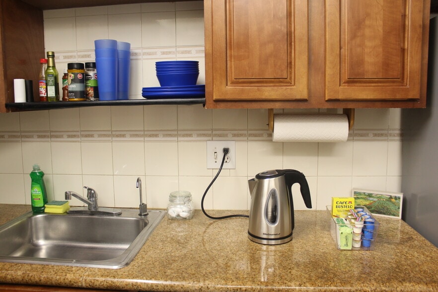 Building Photo - 4156 Inverrary Dr