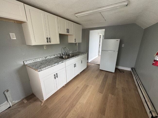 Building Photo - Spacious 3-Bedroom upper unit on Park Ave S – 1200 Sq Ft of Comfort in Minneapolis, Section 8 Wel...