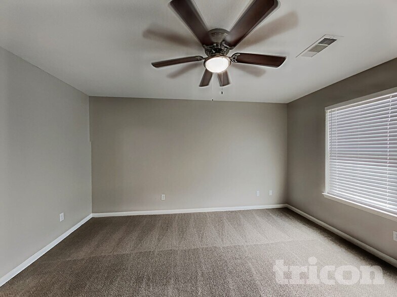 Building Photo - 815 Marigold Rd