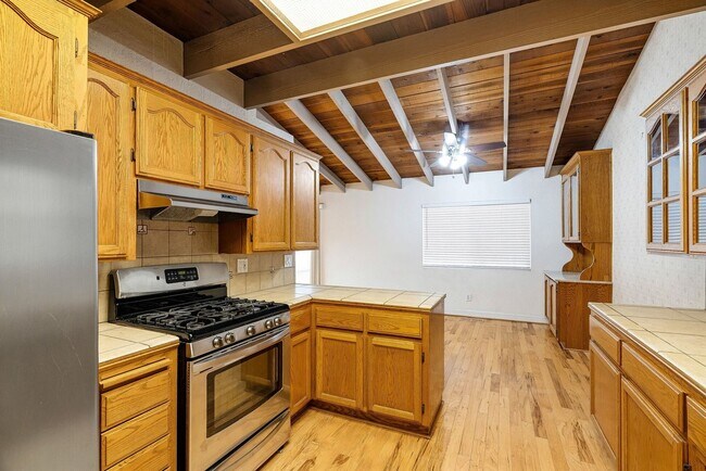 Building Photo - Sun-Filled 2BR/2BA Upper Home with Large Decks & Hardwood Floors in Aptos