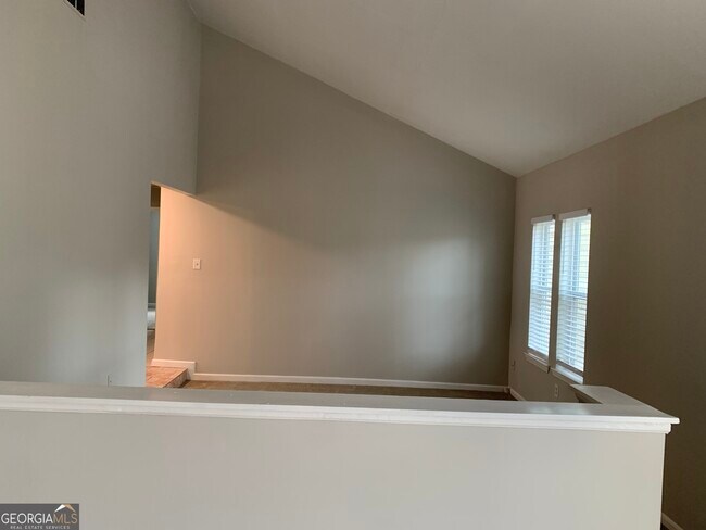 Building Photo - 2046 Oak Park Ln