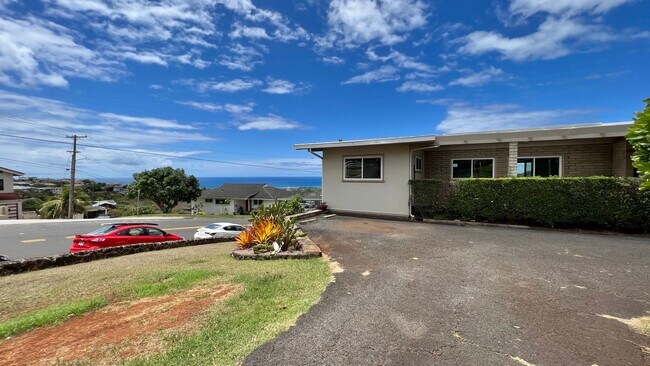 Building Photo - 4202A Sierra Dr
