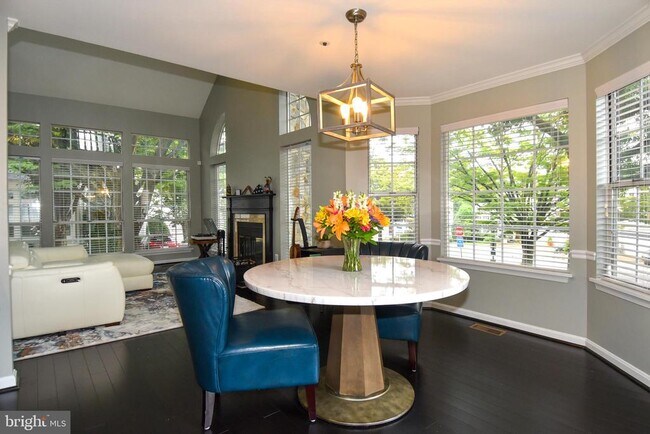 Building Photo - 406 Fortress Way