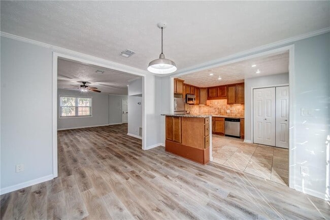 Building Photo - 280 Winding River Dr