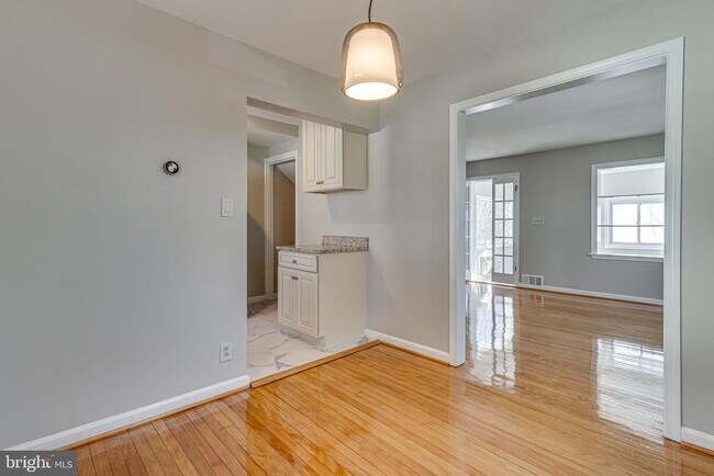 Building Photo - 2722 Jefferson Dr